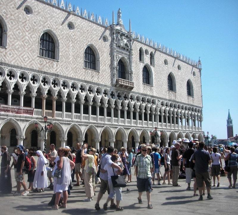 what to wear in Venice in the summer