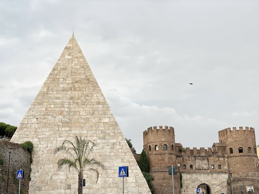 Piramide Rome