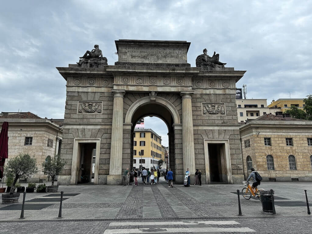 how to get around Milan