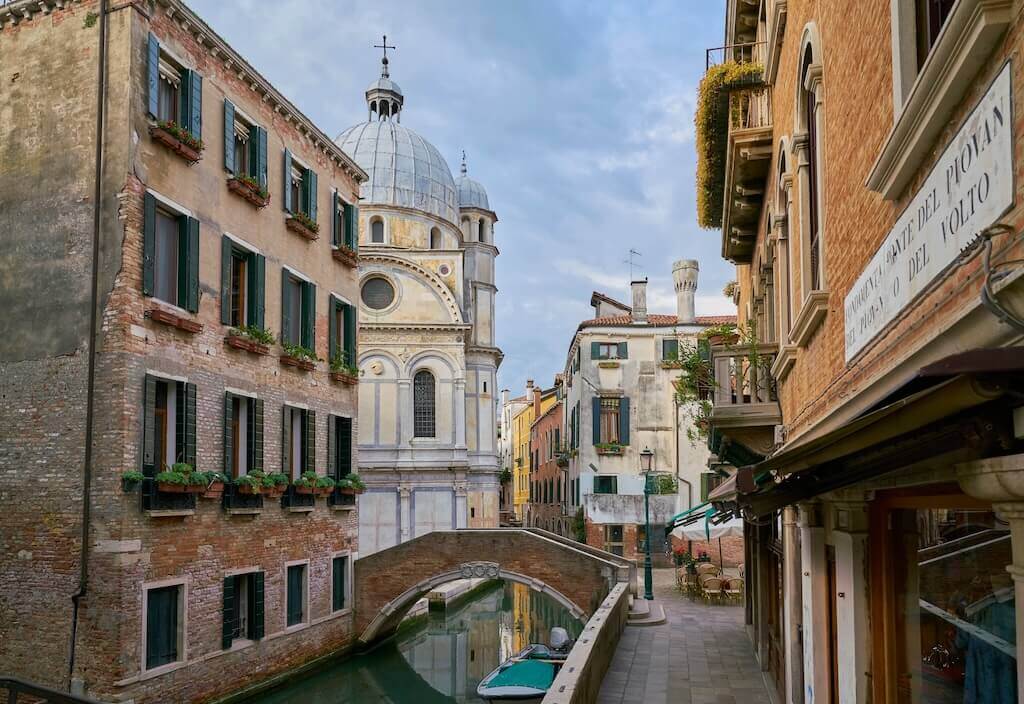 Santa Maria dei Miracoli - Photo by Barabanschikow Alexander @shutterstock