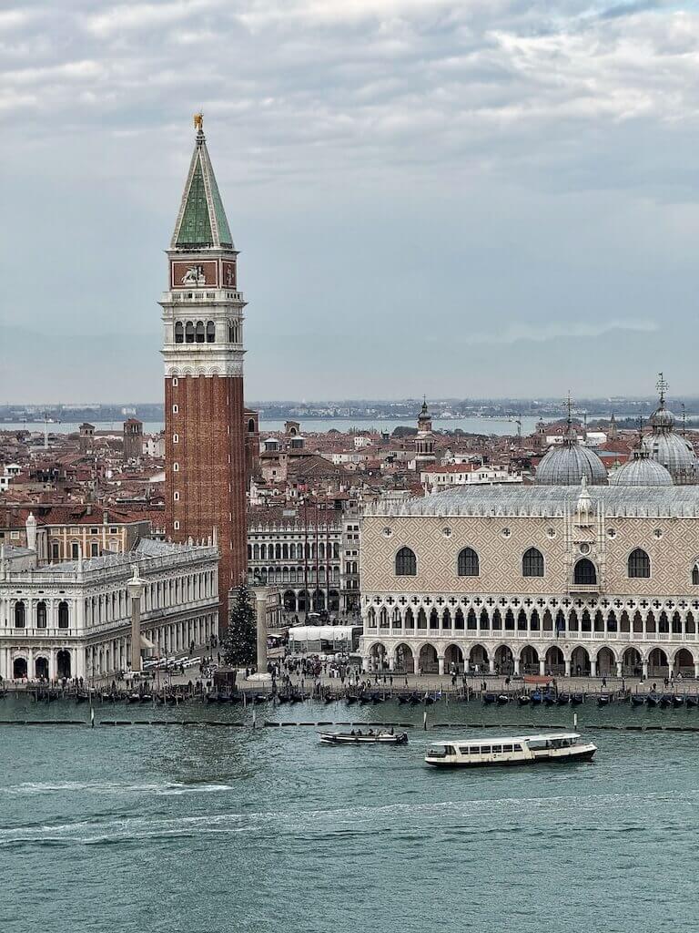 Views of Doge's Palace from san Giorgio Maggiore bell tower