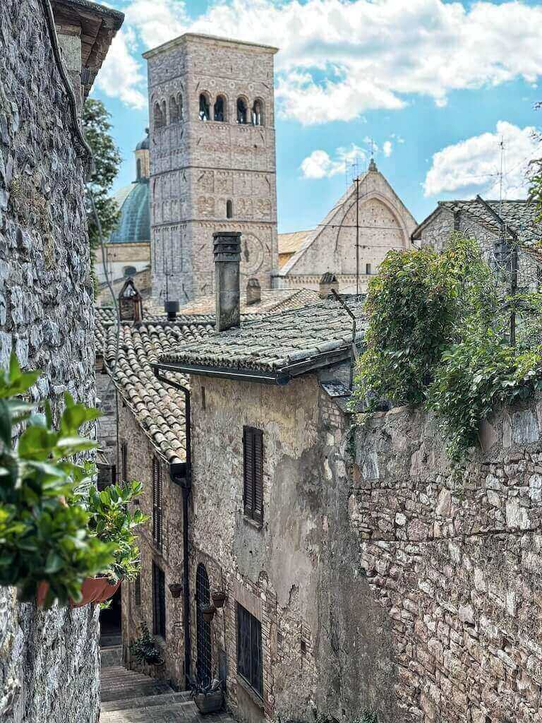 Assisi, an easy place to visit on day trips from Perugia