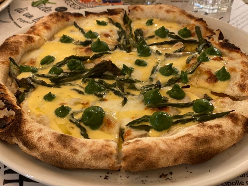 Pizza with asparagus