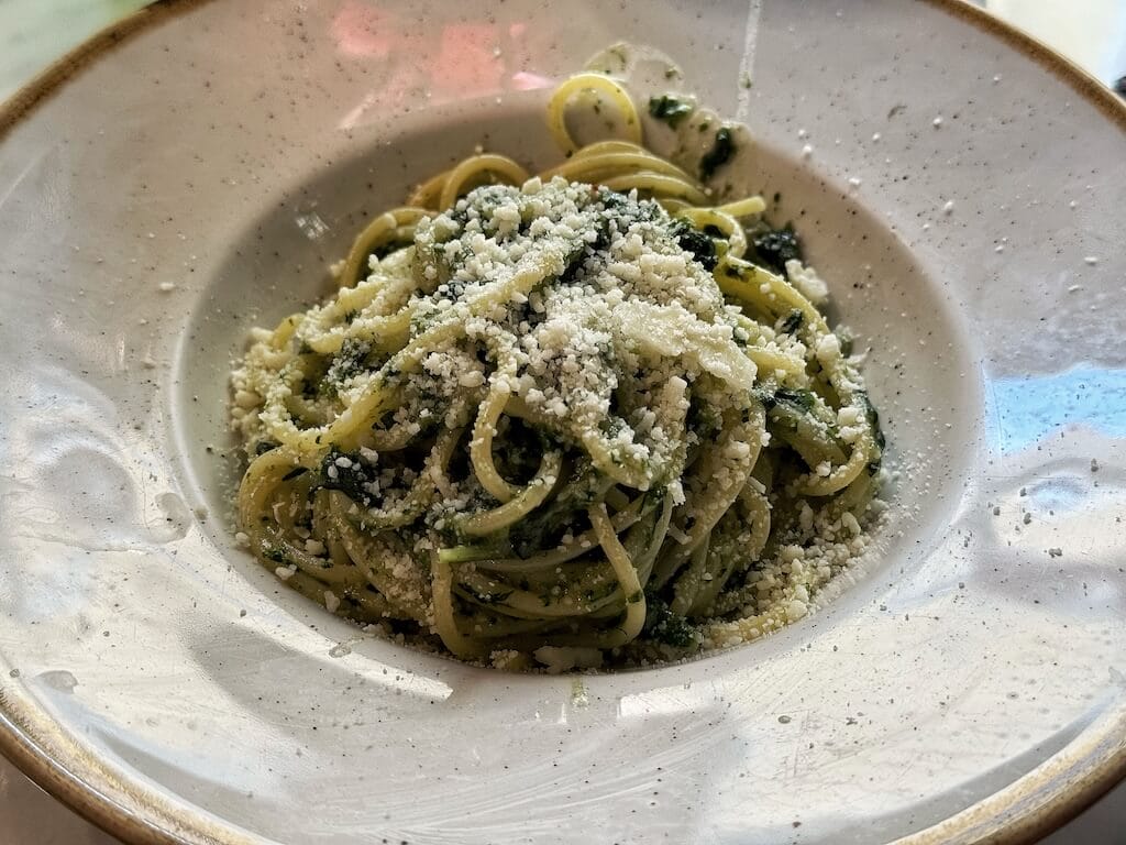 what to eat in Rome spaghetti con cicoria e pecorino