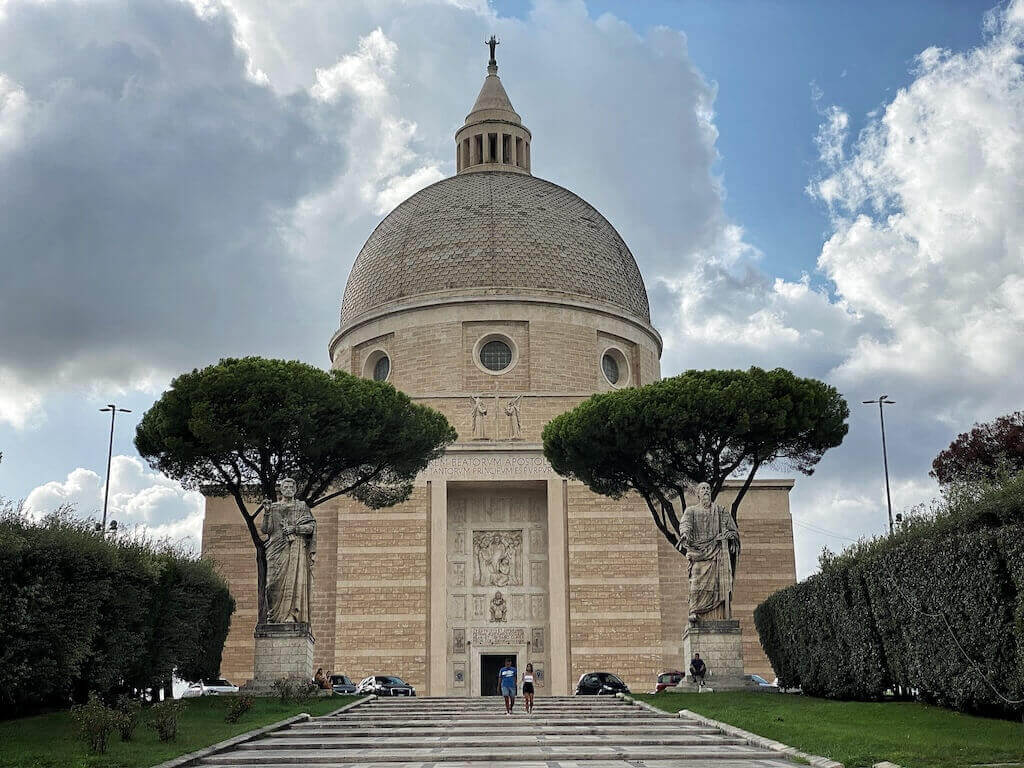 Basilica dei Santi Pietro e Paolo in EUR