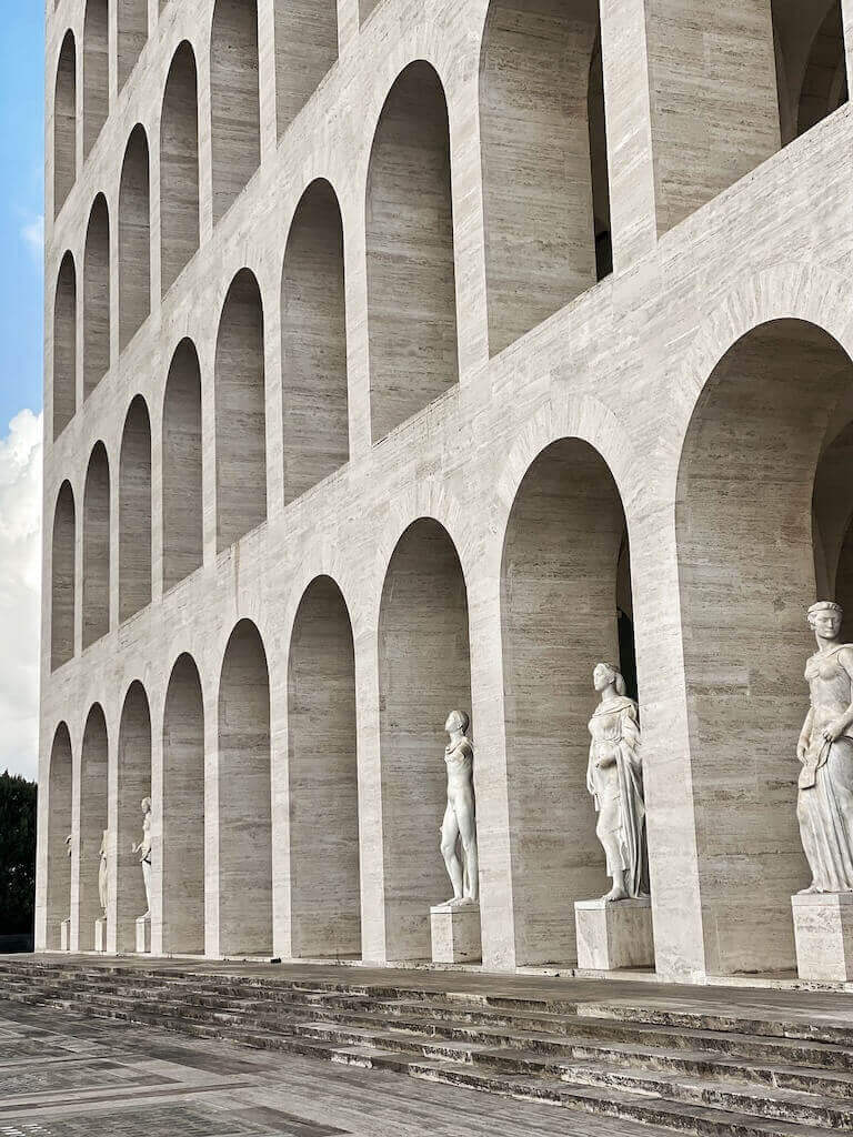 Statues along the perimeter of the Palazzo della Civiltà Italiana