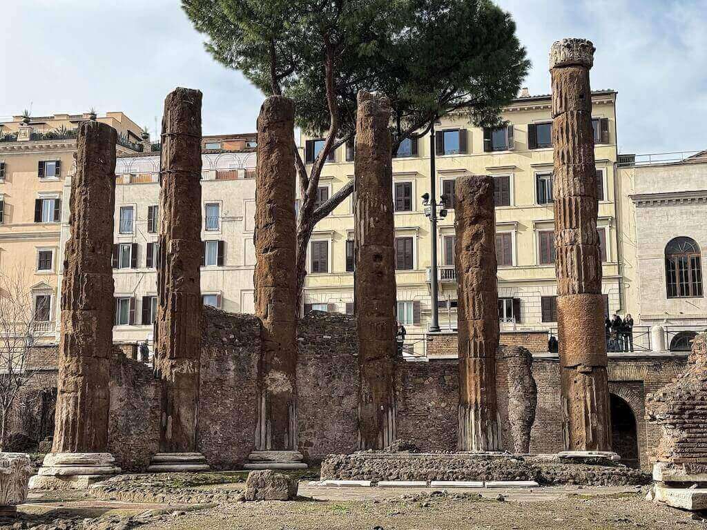 Largo di Torre Argentina