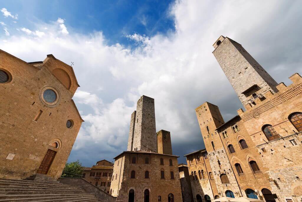 The main square and the Palazzo del Podestà are among the things to do in San Gimignano Italy.