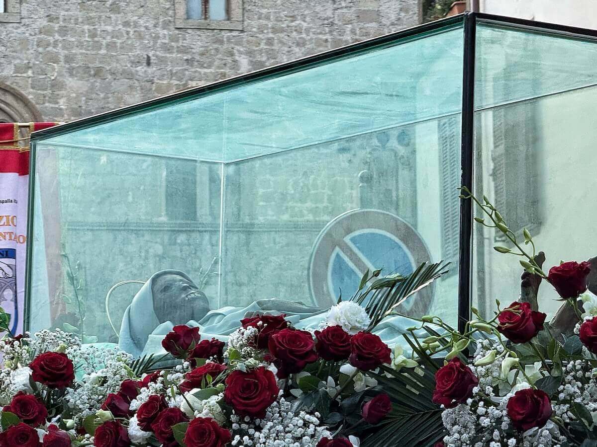 Remains of Saint Rosa carried around Viterbo during the Corteo Storico (Historic Parade).